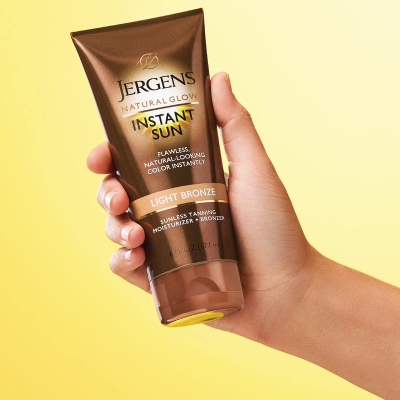 Jergens Natural Glow Instant Sun Tanning Moisturizer + Bronzer, Lightweight