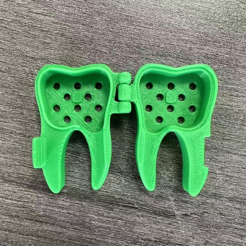 Estuche protector para cabezal de cepillo de dientes con orificio