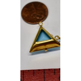 VINTAGE GLASS TRIANGLE PENDANT BEADS 18mm • LIGHT BLUE OPAQUE GLASS IN BRASS