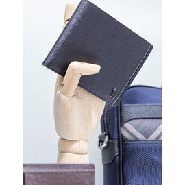 Hazzys (대구신세계)블랙 사이드 배색가죽 2단 반지갑 HJWA9E330BK (Daegu Shinsegae) Black Side Color-Block Leather Two-Fold Wallet HJWA9E330BK