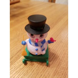 Momentum Brands SOLAR DANCING HOLIDAY SNOWMAN: SOLAR POWERED; NO BATTERIES NEEDED.