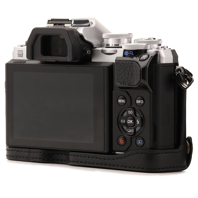 MegaGear MG1350 Ever Ready Leder Kamera Halbtasche mit Trageriemen und