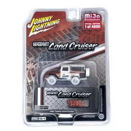 Johnny Lightning Chase! Johnny Lightning 1:64 1980 Toyota Land Cruiser Weathered Patina JLCP7463
