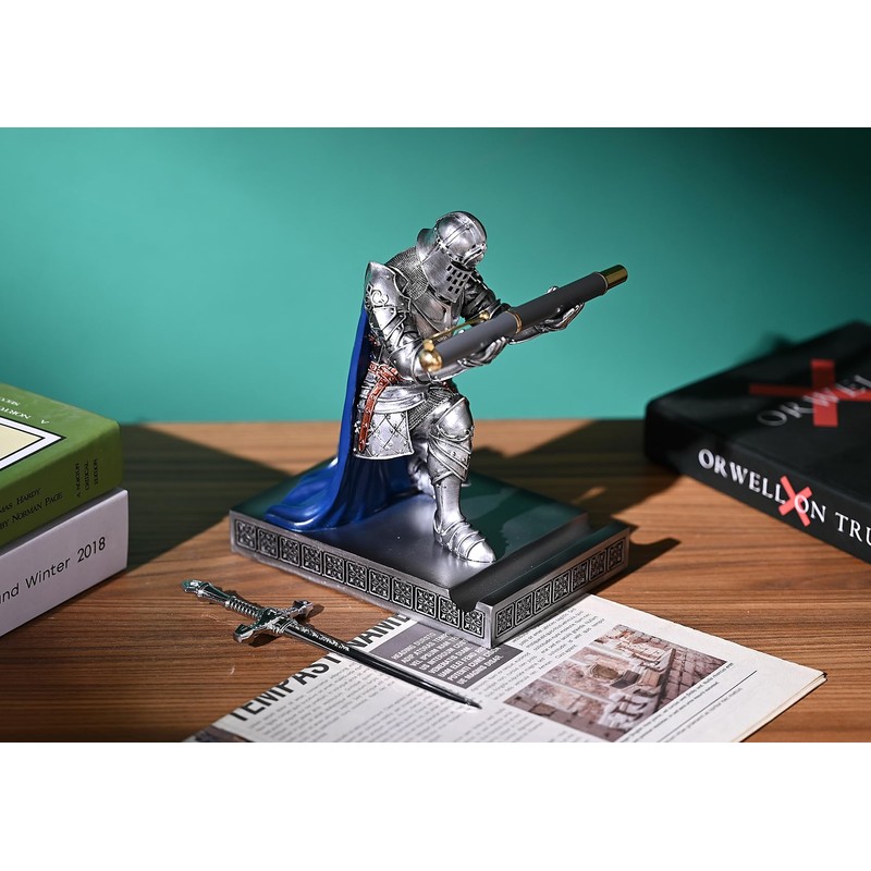 HDMbigmi King's Guard Leader Cloak Warrior Knight Pen Holder Mobile