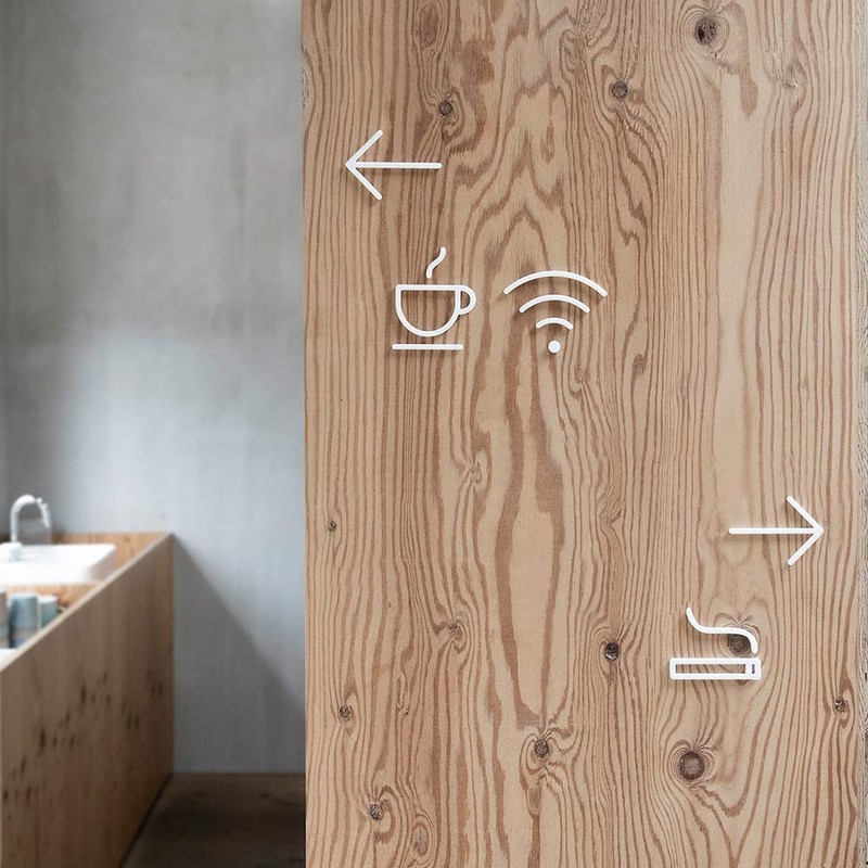 MOHEIM SIGNS ARROW Arrow Direction Sign Plate (Black)