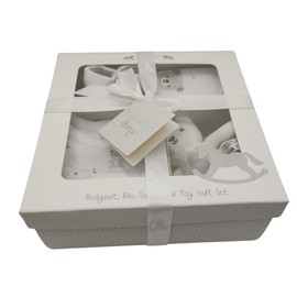 Bundle Bear Newborn Baby Essentials 4 Piece Luxury Boxed Baby Gift Set - Unisex Baby Shower Gifts for Mum, Featuring Bodysuit, Bib, Socks and Soft Toy (Unisex, 0-3 Months)