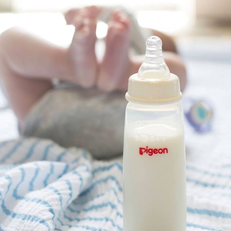 Pigeon Flexible Slim Neck Baby Bottle for 4+ Months Babies,