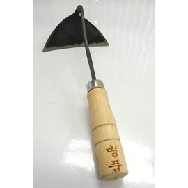 Solid Aim Tools Professional Rail Cast Iron Hand Plow Hoe,Furrowing Hoe .Hand Plow Sickle Hoe,Great for Digging, Cultivating and Setting Bulbs,Plow-Shaped Blade Made From Tempered Boron Steel for Durable Use.