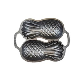 Lodge Manufacturing Company Cast Iron Pineapple Pan