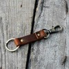 JJNUSA - Llavero de piel genuino de nogal para hombre,