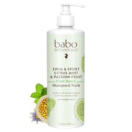 Babo Botanicals Swim & Sport - Champú y lavado de menta cítrica y maracuyá - Limpiador purificador para cabello y cuerpo, elimina el cloro y el sudor,