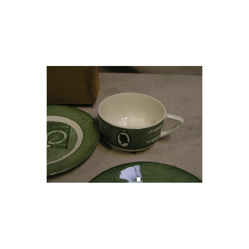 ROYAL ROYAL COLONIAL HOMESTEAD 5 PIECE PLACE SETTING 'VERY NICE"