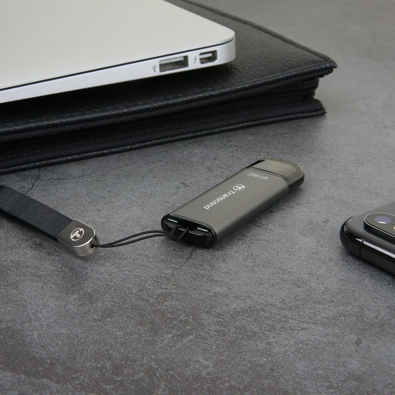 Transcend 128GB JetFlash 920 USB 3.2 Gen 1 Flash Drive