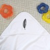 Azeeda 'Feather' Baby Hooded Towel (HT00035083)