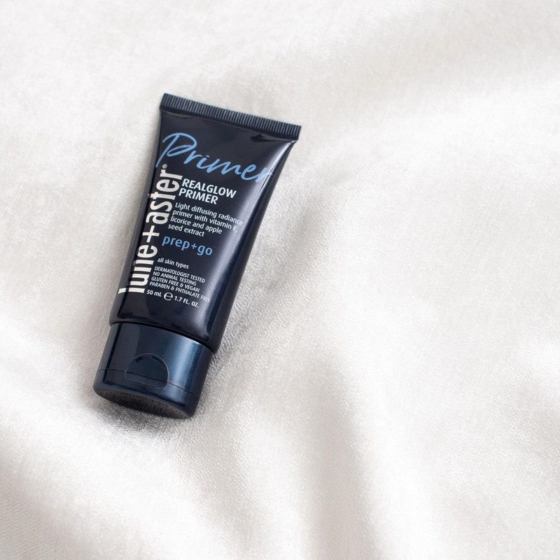 Lune+Aster RealGlow Primer | Complexion-Enhancing, Light Diffusing Radiance Primer. Formulated