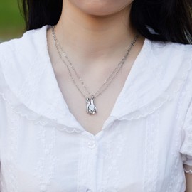 Zeshimb Holding Hand Magnetic Necklace Palm Pendant Couple Necklace Detachable Magnet Hand Friendship Necklace Statement Necklace Chain Jewelry for Women