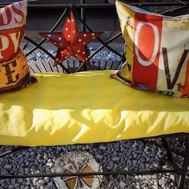 YK Decor Patrotic Old Glory American Flag Barn Star (12"-Red)