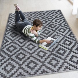 SAND MINE Reversible Mats, Plastic Straw Rug, Modern Area Rug, Large Floor Mat and Rug for Outdoors, RV, Patio, Backyard, Deck, Picnic, Beach, Trailer, Camping (4' x 6', Black & Grey Lattice)