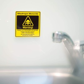 getDigital Dihydrogen Monoxide H2O Sticker - Chemistry Geek Sticker with DHMO Water Warning Label - 9.7 x 9.7 cm