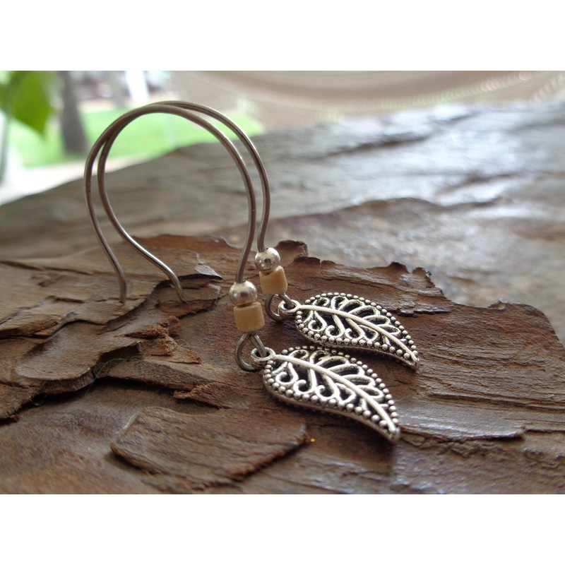 Small delicate decorated leaves: unique earrings with coconut earrings