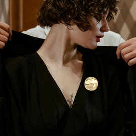 Gold Brooch Pin for Women Men Vintage Geometric Metal Pins Irregular Round Badges Lapel Brooch Coat Sweater Dress Accessory Wedding Party Prom Fashion Jewelry for Girlfriend Ladies (gold)