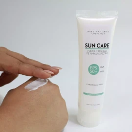 Nuestra Tierra Cosmética  Protector Solar  Amplio Espectro Sun Care Cutis Graso Mixto