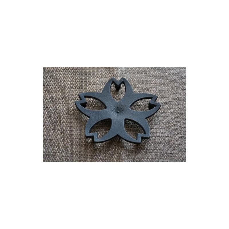 Ikenaga Iron Works Nambu Iron Kamashiki Cherry Blossom (Large) Black