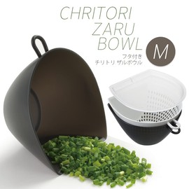 Akebono MZ-3532 Colander Bowl Set with Lid, Medium, Made in Japan, Quickly move chopped ingredients from the cutting board to prevent spills, Ingredients will not overflow even when placed under running water, with gradations, with a hook for hanging up,