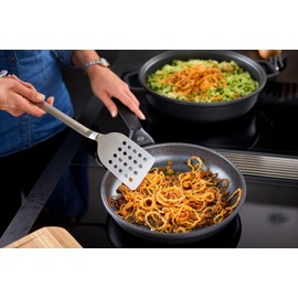 RÖSLE Haken Pfannenschaufel gelocht, Hochwertiger Pfannenwender mit großflächiger Lochung, Edelstahl 18/10, Spülmaschinengeeignet