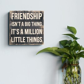ARTGIFTHOU Farmhouse Distressed Wood Box Sign Vintage Signs Decor for Home Wall/Tabletop/Shelf/Office Decoration Art, Friendship Isn't A Big Thing, It's A Million Little Things