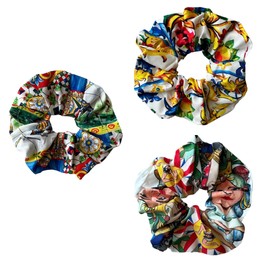 Haargummi Scrunchie, traditioneller sizilianischer Druck, geometrisches Blumenmuster, mehrfarbig (Weiß_Majolika)