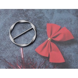 Ruwado 2 Pcs Scarf Ring Clips Fashion Metal Large Circle Buckle Clips Accessories for Clothes T Shirt Hats Women (2)