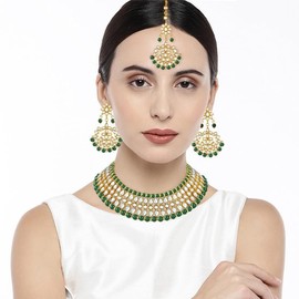 Aheli Faux Kundan Pearl Collar con arete Maang Tikka Indian Traditional Bollywood Fashion Jewelry Set para mujer (verde)