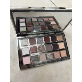 Huda Beauty ICY NUDE Eyeshadow Palette/BNIB/N