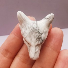 Manekieko Natural White Howlite Turquoise 35 mm Wolf Head Pocket Crystals and Healing Stone Figure, Haped DIY Jewellery Pendant