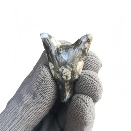 Sunshcat Natural Rhyolite Pocket Wolf Head Crystal and Healing Stone Figurine,1.37 Inchs Perforated DIY Jewelry Pendant