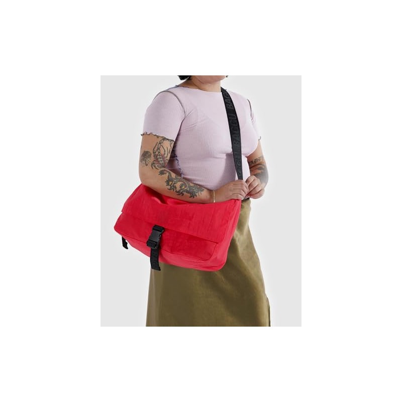 BAGGU Nylon Messenger Bag - Candy Apple