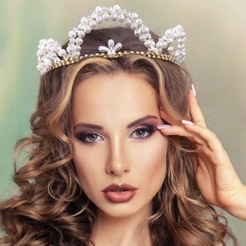 Urieo Gold Wedding Pearl Tiara for Women Rhinestones Bride Tiaras Headband with Comb CrystaL Queen Crown Birthday Party Bridal Princess Headpieces