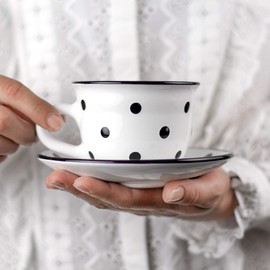 City to Cottage® - Kaffeebecher Teetasse 250 ml | Weiß und Schwarz | Polka Dots | Handgemacht | Keramik Geschirr | Cappuccino Tasse mit Untertasse