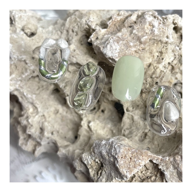 ˡᴬᴺᵀᶤˡ Mongul Green Handmade Nail Tip – Short Oval /