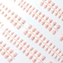 480 piezas de 12 tamaños diferentes naturales francesas cortas uñas postizas acrílicas de cobertura completa con estuche simple