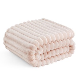 Bedsure Soft Fleece Throw Blanket - Fluffy Cosy Warm Fleece Blanket for Sofa, Bed and Couch, Single, Crystal Pink, 130x170 cm