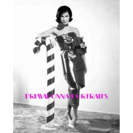 MARY TYLER MOORE 8x10 Lab Photo 1970s Sexy B&W Christmas Comedienne Portrait