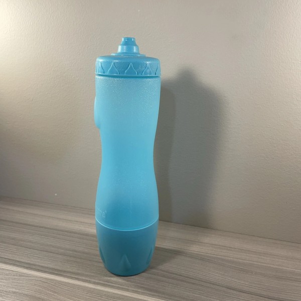 Tupperware Eco Water Bottle 19 oz Eco Friendly Blue Built-in