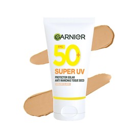 Garnier Super UV Protector Solar Facial Toque Seco Efecto Mate con Color FPS50, Textura Ligera Gel Crema Hidratante Vitamina C Alta Protección, Tono Claro, 40 ml