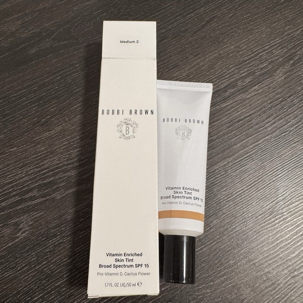 Bobbi Brown Vitamin Enriched Hydrating Skin Tint SPF 15 Medium