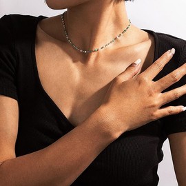 FUTIMELY Bohemia Green Beaded Beads Choker Necklace for Women,Simple Fresh Silver Beaded Square Round Bead Choker Necklace Fashion Jewelry