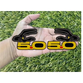 Badge Addictz Yellow Eye/5.0 Wile e COYOTE 5.0 Emblem Badges White 5.0 Matte / Black Fender
