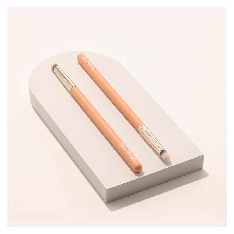 THE TOOL LAB 218 Precision Crease Brush - THE TOOL