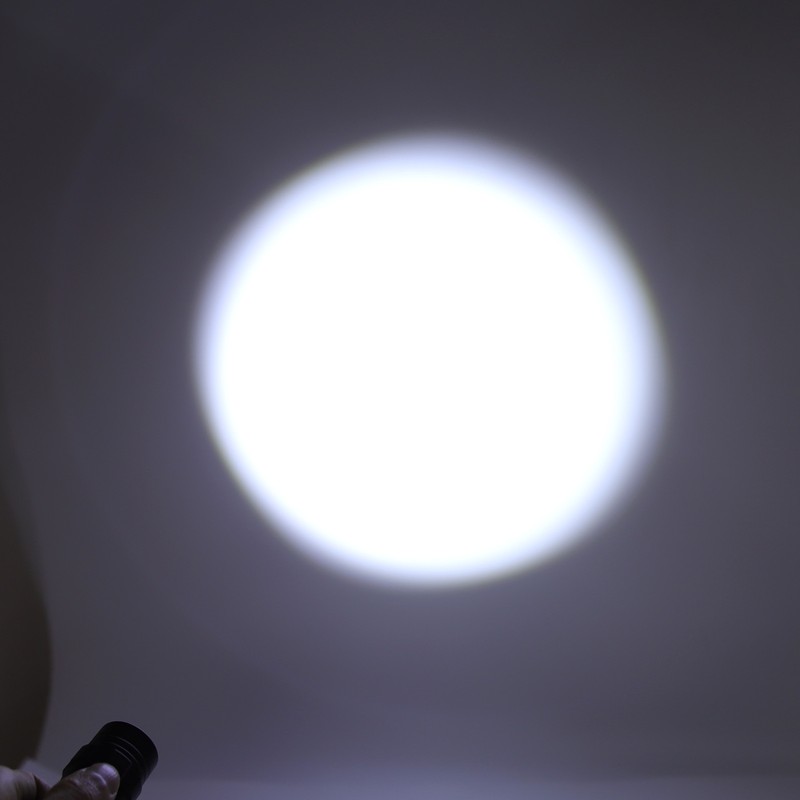 LED Flashlight White Light Battery Powered Aluminium Alloy Retractable Zoom